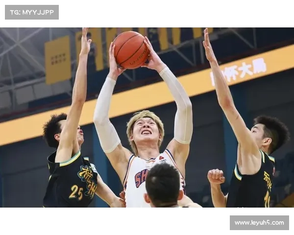 同曦连败求变，新外援汉兹首秀32分12助攻